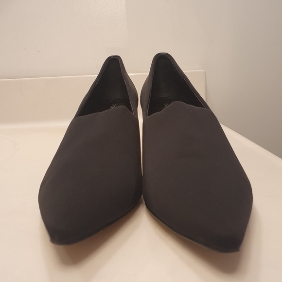 Black Donald Pliner Pumps - Picture 5 of 5